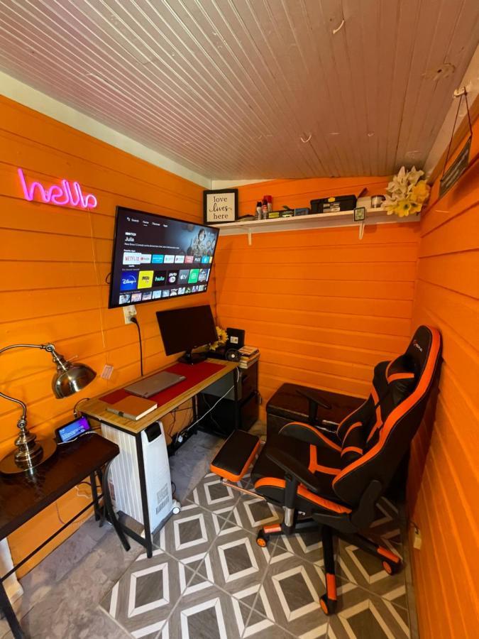 Giggling Creek Cottage - Bedjet! King Sized! Gazebo, 45 Acres, Arcades, Nintendo, More Henry Bagian luar foto