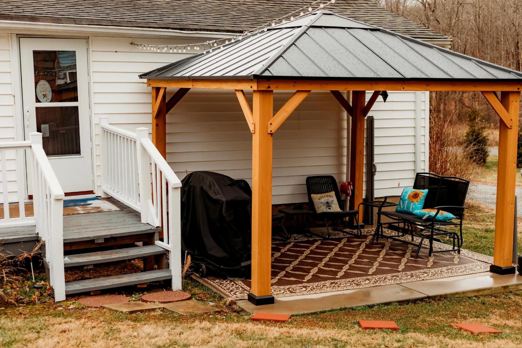 Giggling Creek Cottage - Bedjet! King Sized! Gazebo, 45 Acres, Arcades, Nintendo, More Henry Bagian luar foto