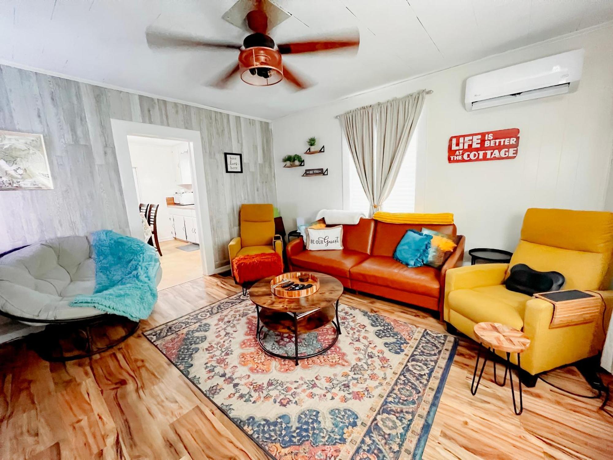 Giggling Creek Cottage - Bedjet! King Sized! Gazebo, 45 Acres, Arcades, Nintendo, More Henry Bagian luar foto
