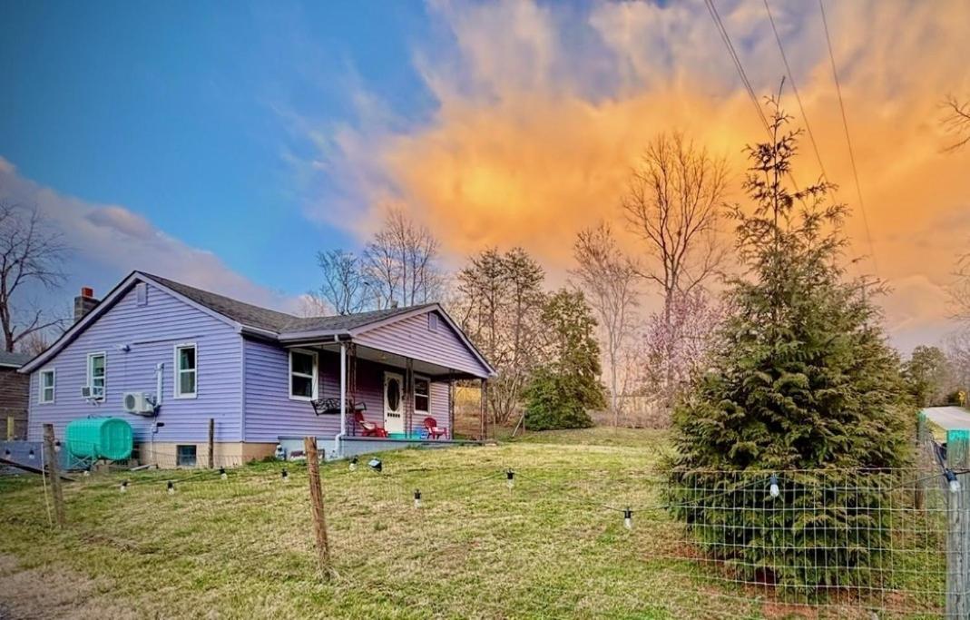 Giggling Creek Cottage - Bedjet! King Sized! Gazebo, 45 Acres, Arcades, Nintendo, More Henry Bagian luar foto